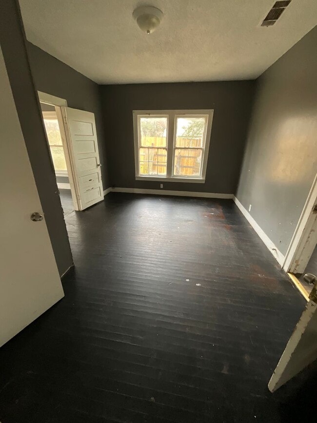 Building Photo - 6407 Henderson Ave