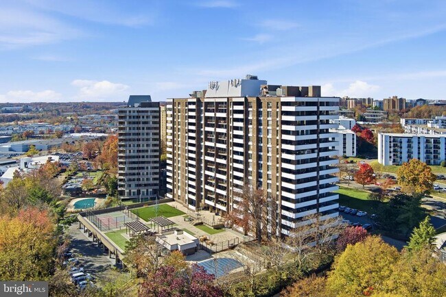 Building Photo - 250 S Reynolds St