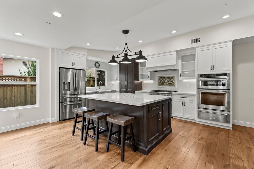 Building Photo - 1096 Canyon View Dr