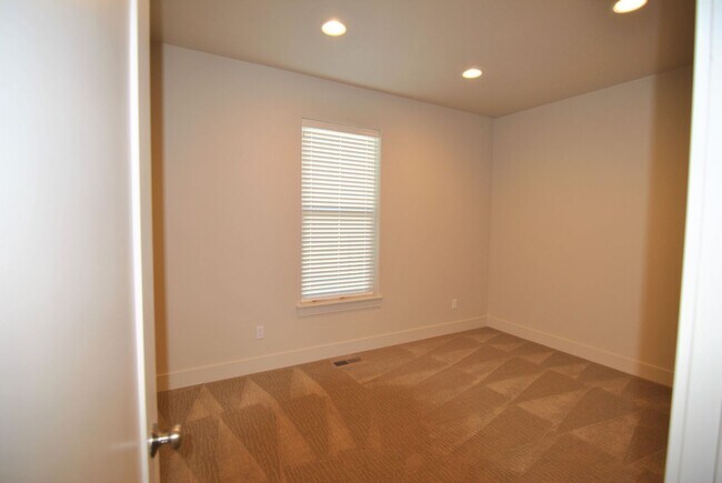 Building Photo - 1704/1706 Danny Boy Lane Duplex