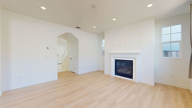 Building Photo - 1605 Rose Clover St