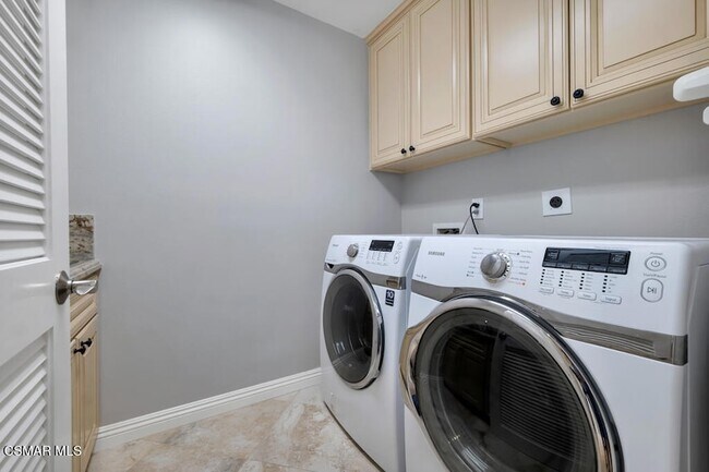 Building Photo - 6320 Ballantine Pl