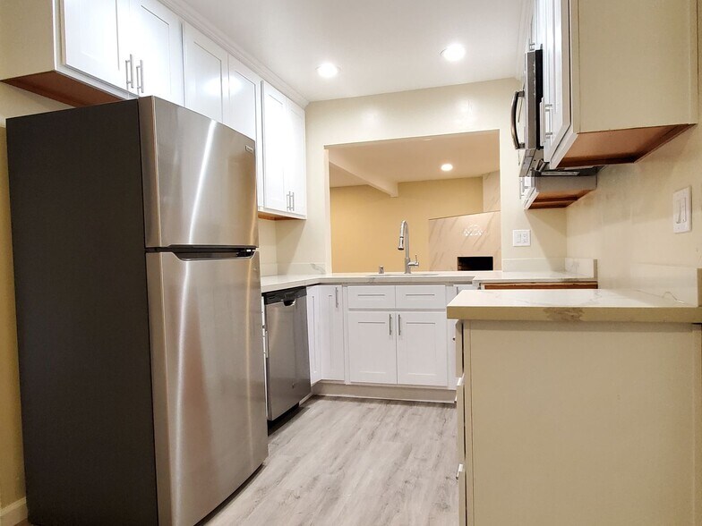 Building Photo - 156 Lonetree Ct