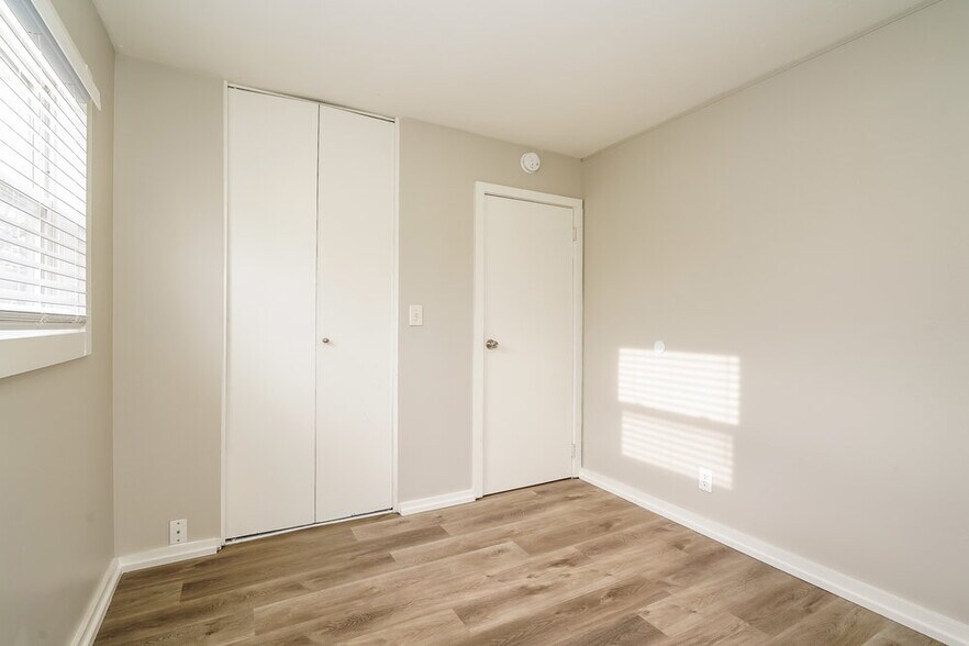 Building Photo - 5801 Sunwood Dr