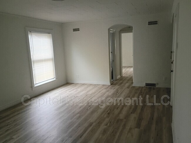 Building Photo - 316 W Saginaw St