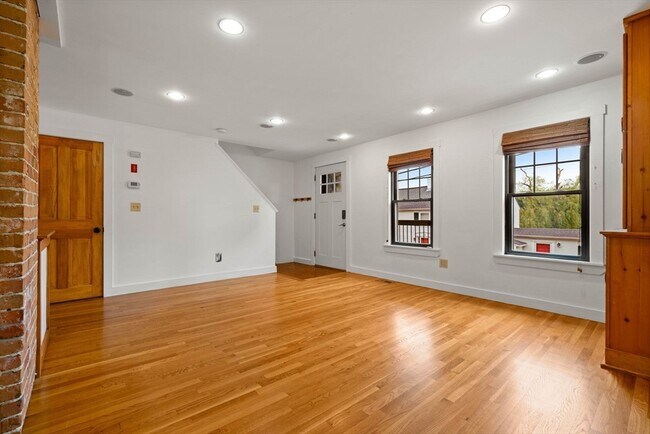 Building Photo - 35 Merrimac St