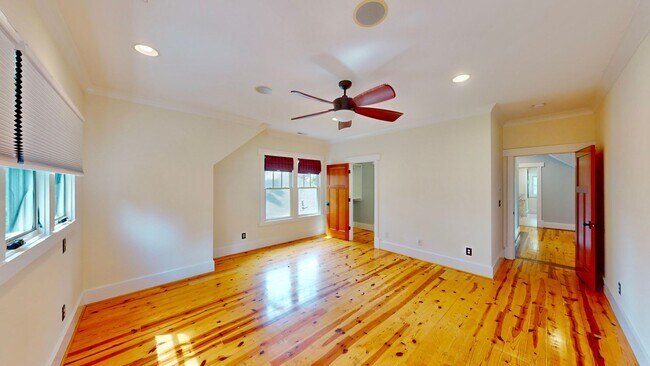 Building Photo - 2320 Chesterfield Ave