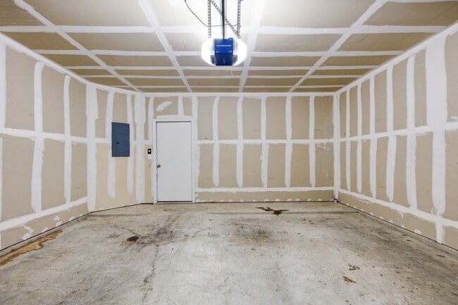 Building Photo - 12013 Waterford Run Way