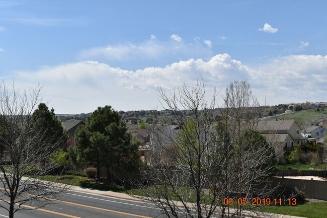 Building Photo - Large Parker Home 3 bed, 3 bath Nearly 2K ...