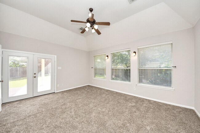 Building Photo - 4422 Roundtree Ln