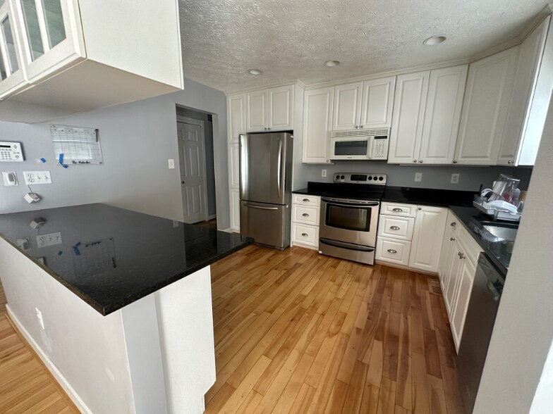 Building Photo - 253 Overleaf Dr
