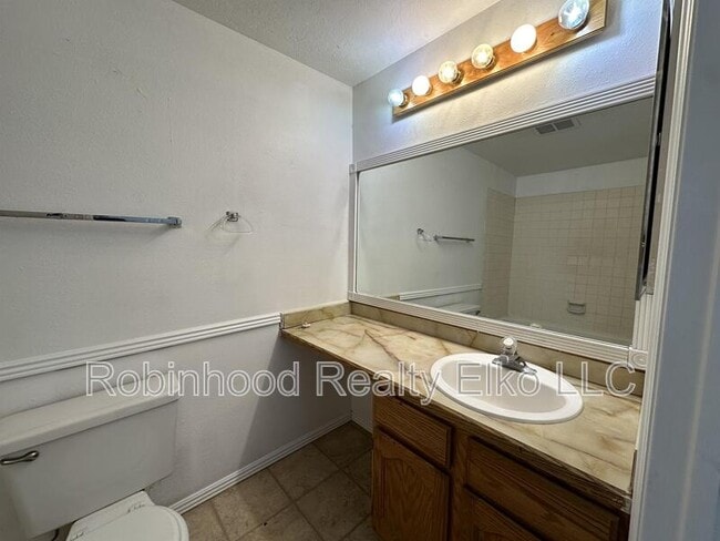 Building Photo - 1235 Dotta Dr