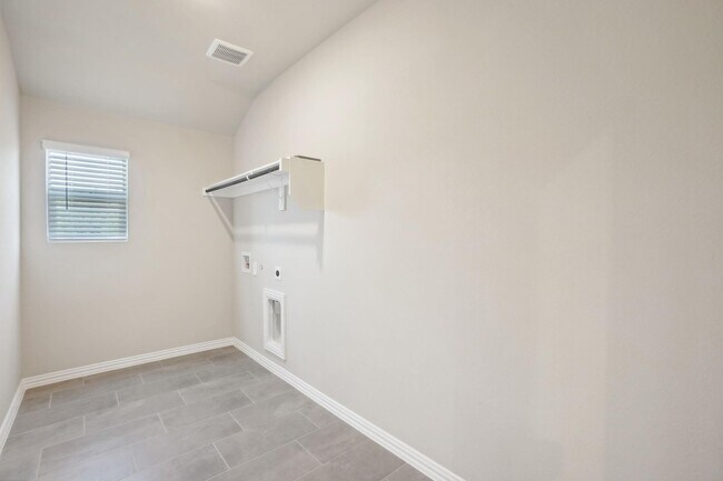 Building Photo - 2204 Dunbar Dr