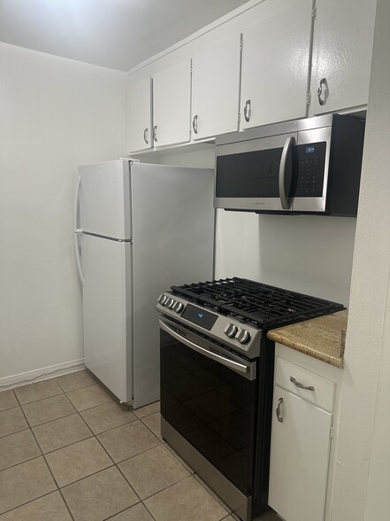 Building Photo - 12349 Oxnard St