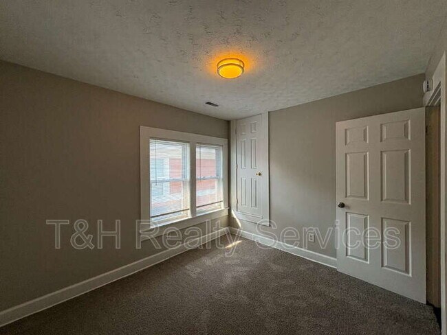 Building Photo - 2925 N Delaware St