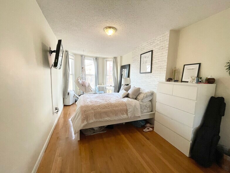 Building Photo - 588 Columbus Ave