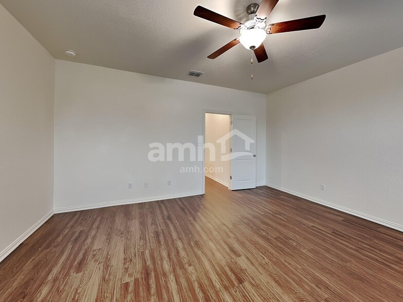 Building Photo - 2717 Lillybrook Ln