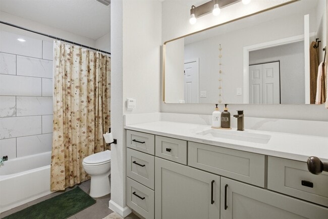 Building Photo - 1004 E Red Cedar Cir