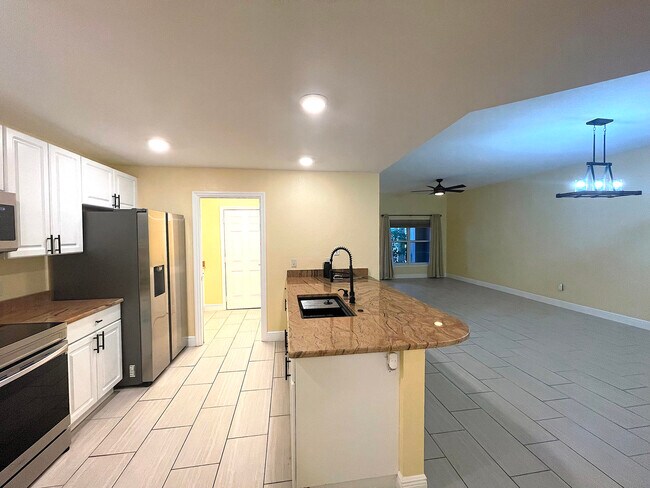 Building Photo - 1840 Sandhill Crane Dr