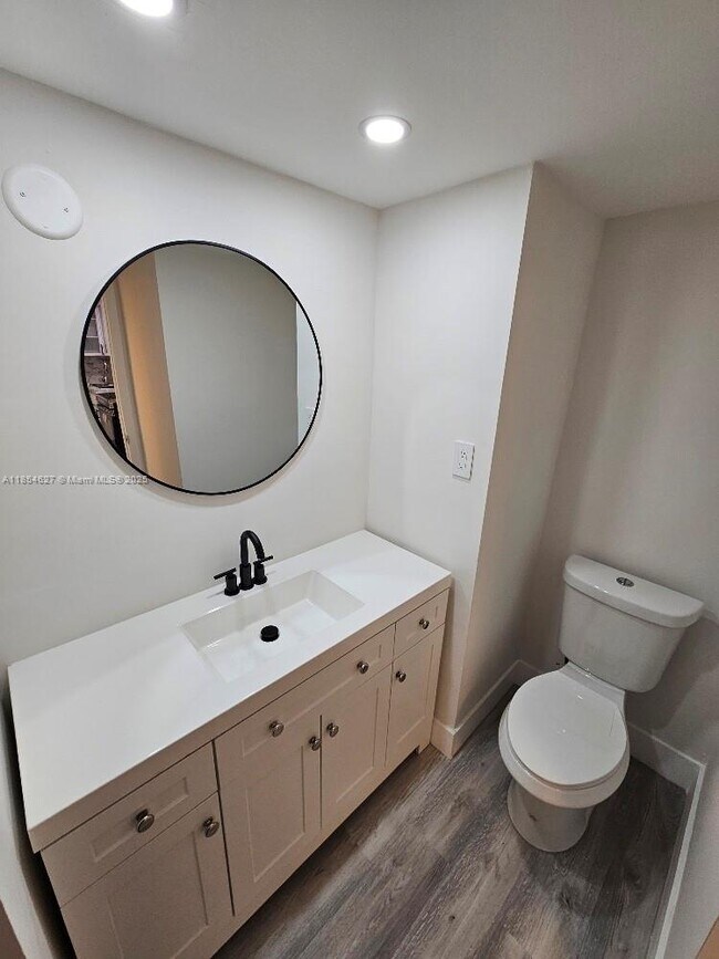 Building Photo - 18021 Biscayne Blvd