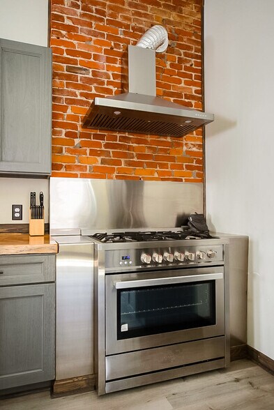 Building Photo - 725 E Breckinridge St