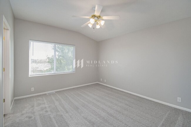 Building Photo - Multi-Level Elkhorn Home