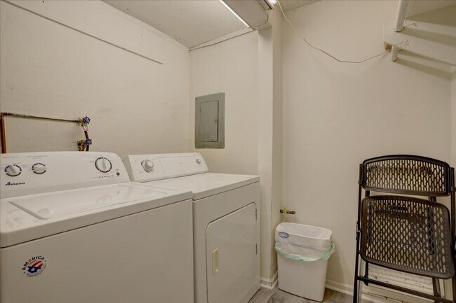 Building Photo - Completely Renovated & Fully Furnished 2Bed/1Bath/1 garage in Arvada!