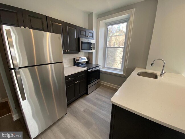 Building Photo - 21 E Price St