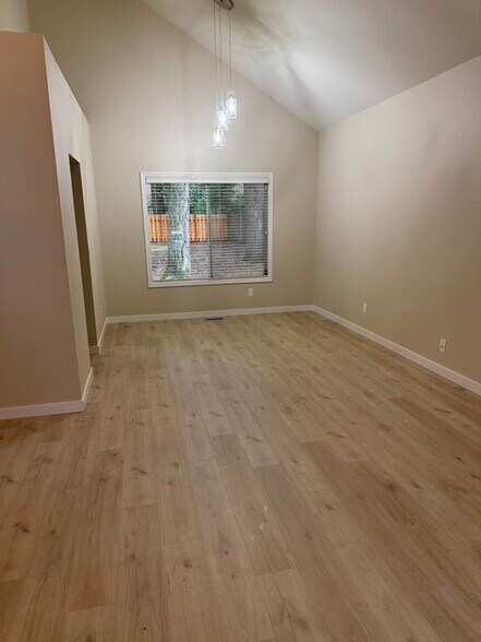 Building Photo - 17635 Hill Way