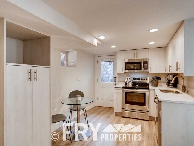 Building Photo - Bright, Remodeled Basement Apartment in Potter Highlands