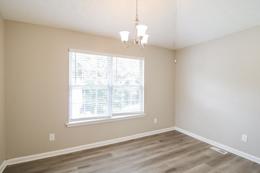 Building Photo - 7460 Royale Ct