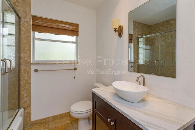 Building Photo - 1235 Ayrshire St