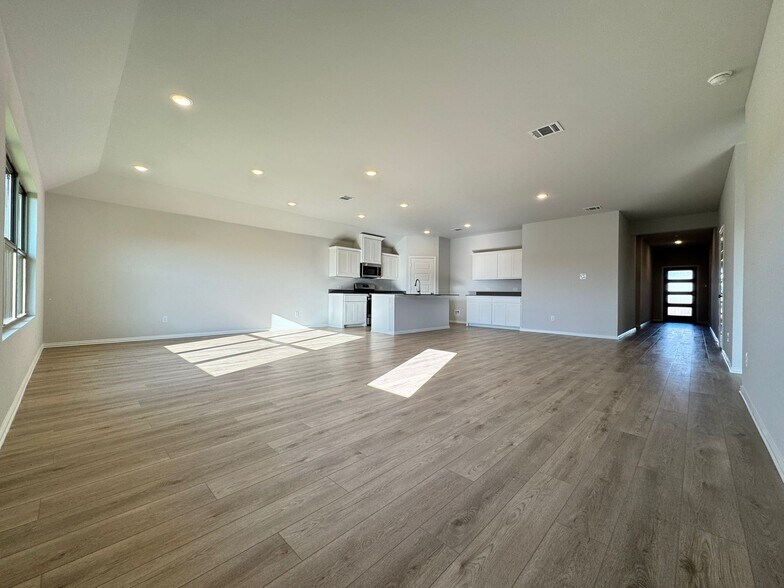 Building Photo - 2022 Sycamore Ridge Trl