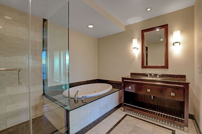 Building Photo - Sky 607-Stunning 2Bd/2Ba Residence