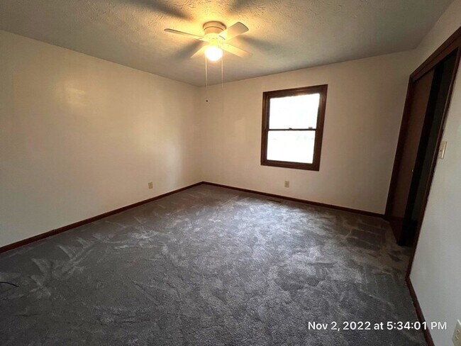 Building Photo - Large Whitehall Ranch Home