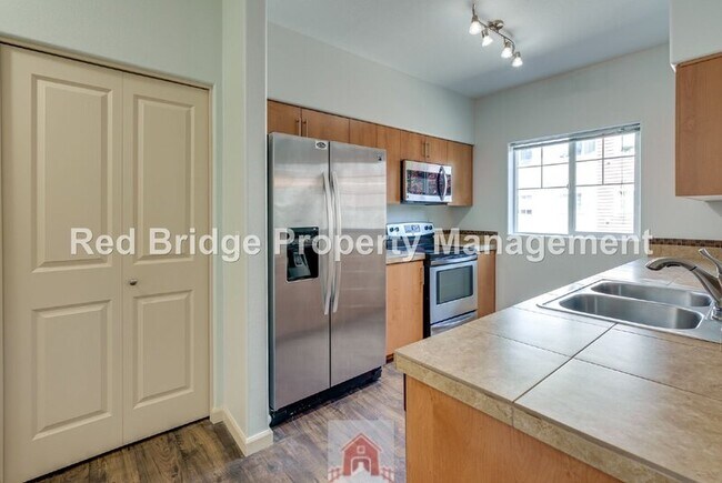 Building Photo - 10834 NE Holly St