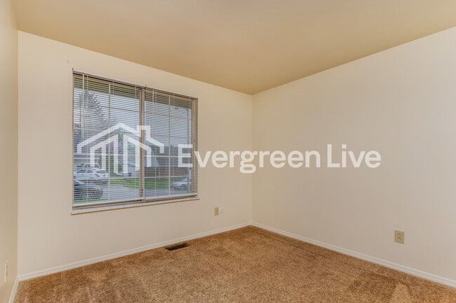 Building Photo - 5989 Chatsworth Dr