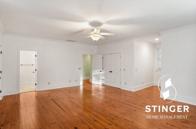 Building Photo - 14 Hayek St