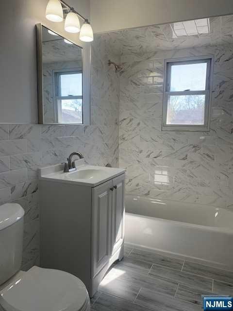 Building Photo - 431 Grand St