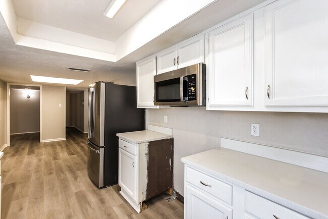 Building Photo - 2929 Fern Glen Dr