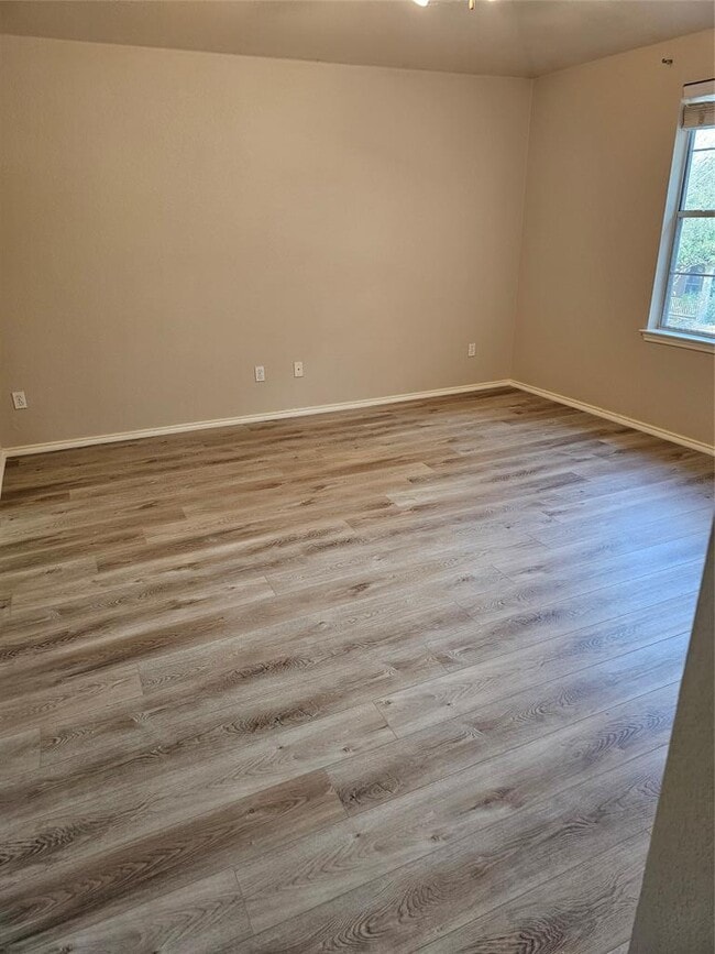 Building Photo - 10506 Wylie Dr