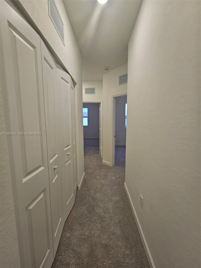 Building Photo - 2785 SE 25th Ave