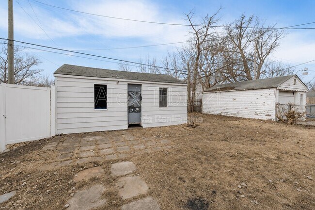 Building Photo - 6301 Lodewyck St