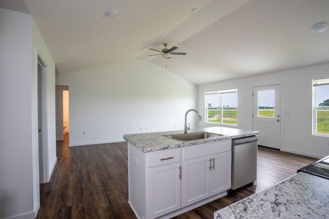 Building Photo - BRAND NEW 4 BEDROOM HOME - Bolivar MO