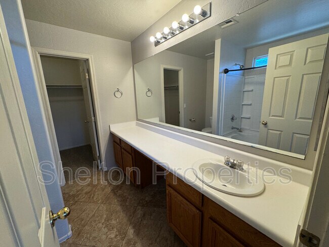 Building Photo - 14787 W Columbine Dr