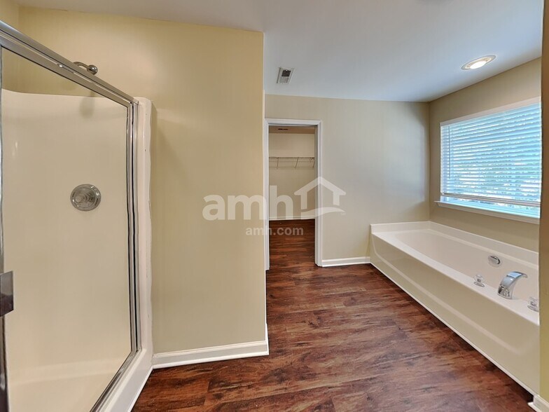 Building Photo - 16109 Long Talon Way