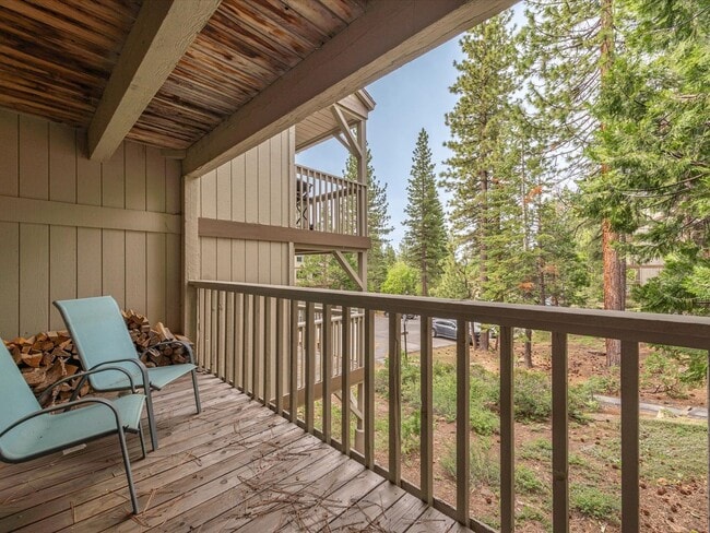 Building Photo - SKI LEASE: Townhome w/Fireplace, 2 Decks &...
