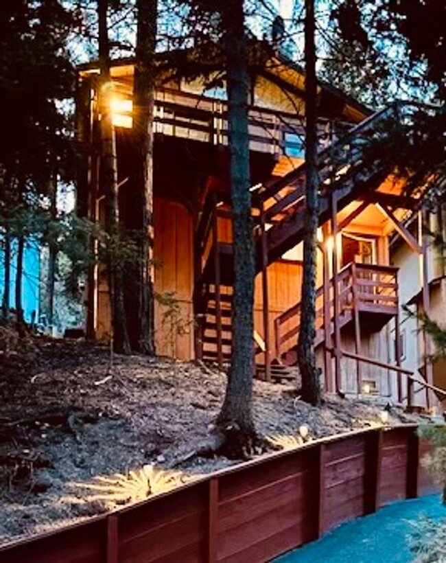 Building Photo - Amazing Recently Renovated Chalet.