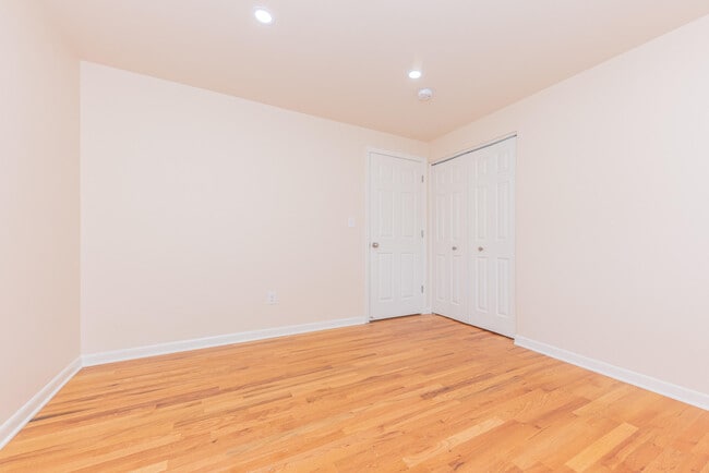 Building Photo - 1520 Traver Rd