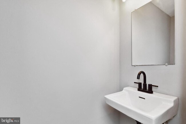 Building Photo - 5932 Spruce Run Ct